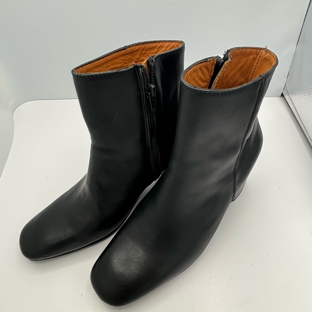 Charleston Shoe Co Black Handmade Leather Boots with 2 in heel, Size 7 Like New